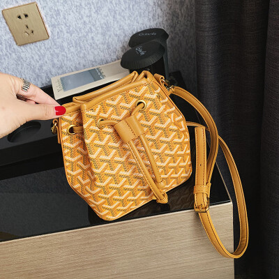 

Qiao Bani 2019 new Korean chic fashion dog teeth bucket bag collision color single shoulder diagonal trend handbags