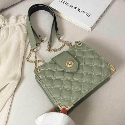 

Personality rivet crossbody bag 2019 new Korean fashion rhombic chain bag female casual simple versatile shoulder bag