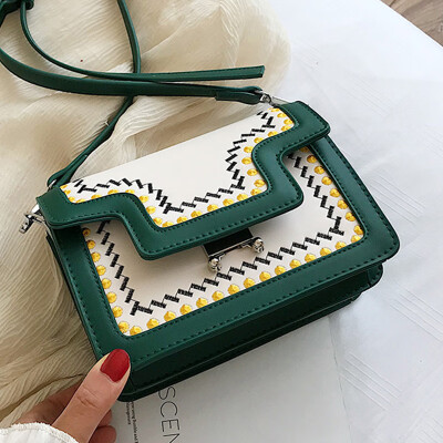 

Korean female 2019 new foreign style chain shoulder small square bag summer fashion embroidery line Joker Messenger bag