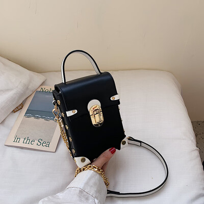 

Ins small bag woman 2019 new handheld box small square bag Korean version 100 lap rivets chain single shoulder oblique satchel bag