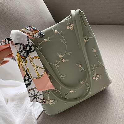 

Small fresh bag leisure net red fashion womens bag 2019 summer new tide shoulder bag embroidered Messenger bag