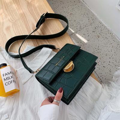 

Fallwinter texture small bag women 2019 new tide Korean version of stone messenger bag Joker foreign style shoulder small square