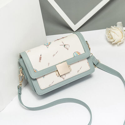 

Summer ins super hot girl 2019 Korean version of single shoulder slanting bag fashion students straddle