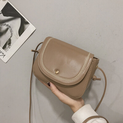 

Casual wild small fresh temperament embroidered line Messenger bag female 2019 new fashion simple solid color retro shoulder bag
