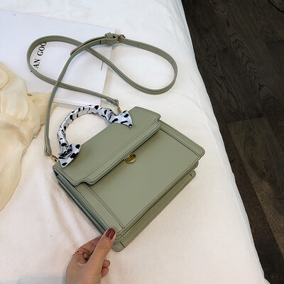 

Summer new green bag female 2019 new Korean version of the wild single shoulder slung fashion portable texture small square bag