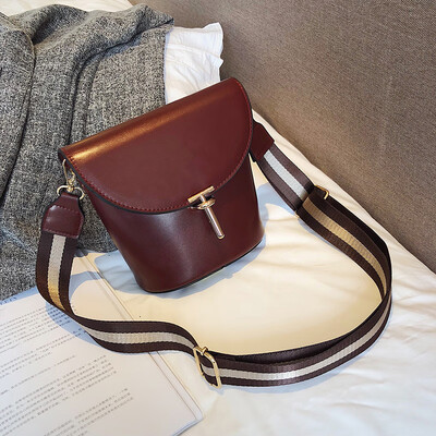 

Chic bag female retro simple wild broadband 2019 new Korean version of the shoulder slung fashion casual bucket bag