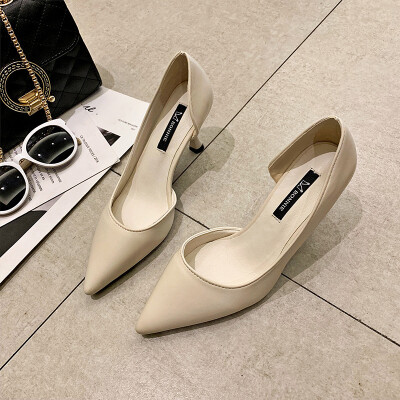 

2019 Spring&Autumn New Joker Black Lacquer Side Empty Pointed Banquet High-heeled Shoes