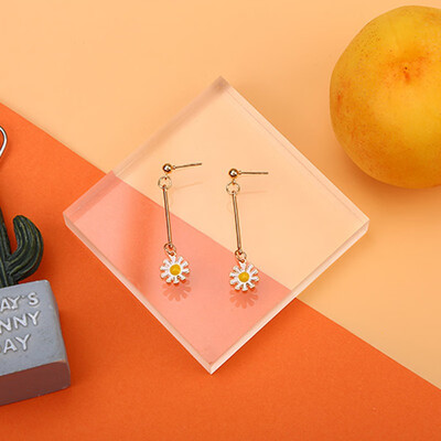 

Women Fashion Design Geometric Stud Earring Trendy Elegant Cute Vintage Pineapple Pattern Alloy Wild Sweet Jewelry Earrings
