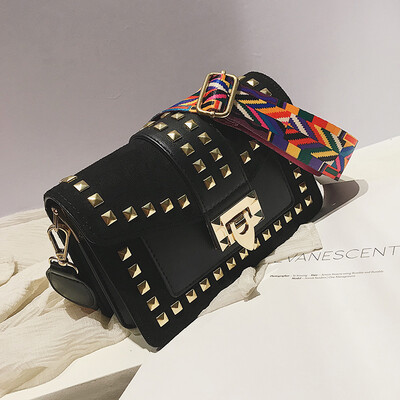 

New small bag female 2019 new wave Korean version of the wild slung shoulder lock rivet fashion simple small square bag