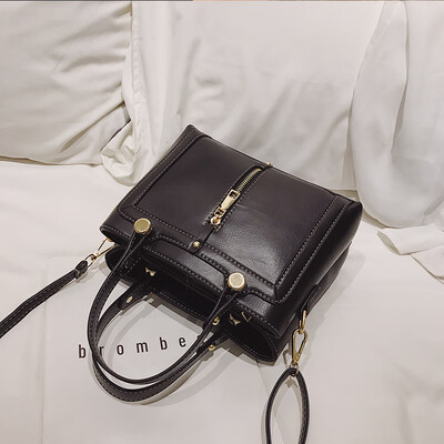 

Ins small bag female chic retro simple wild 2019 new wave Korean version of the slung shoulder portable small square bag