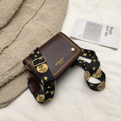 

Hong Kong style texture wide shoulder strap small square bag women 2019 new Korean version of Joker casual bag tide shoulder Messe