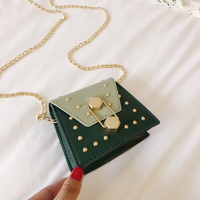 

Personality rivet cosmetic bag 2019 new Korean fashion retro chain bag female casual wild shoulder Messenger bag