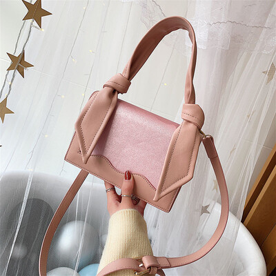 

Qiao Bani 2019 new European&American style fashion magazine with the same paragraph color PU flip bag hand strap shoulder diagonal female bag
