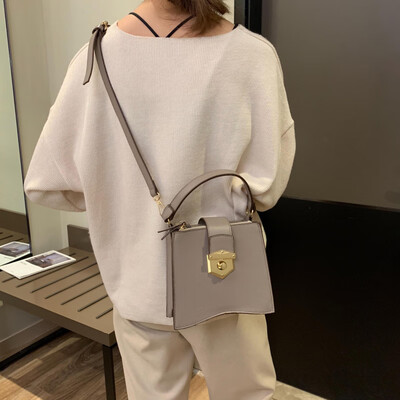 

Qiao Bani 2019 new South Korea ins fashion street beat net red lock buckle handbag shoulder diagonal trend handbags