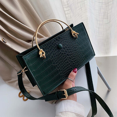 

Ins super fire on the new port wind portable small bag female 2019 new tide personality chain wild Messenger small square bag