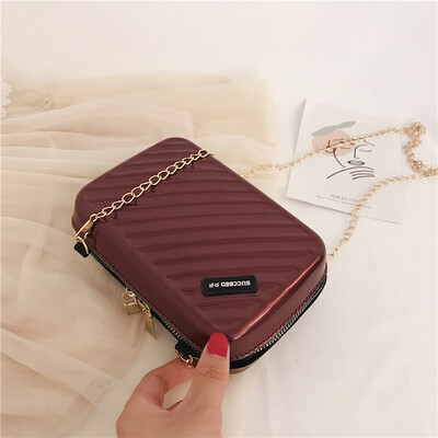 

2019 new fashion diagonal stripes Korean shoulder bag casual wild Messenger small square bag personality letter chain bag