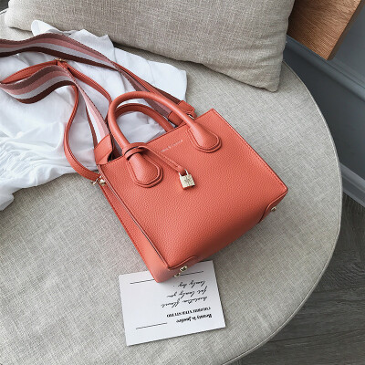 

Qiao Bani 2019 new European&American style fashion  ribbon K small lock letter killer bag shoulder shoulder diagonal female bag