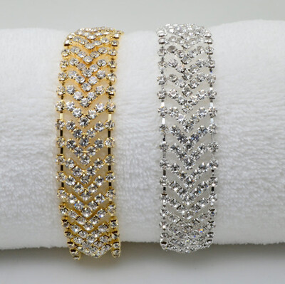 

Fashion Solid Drill V Type Bridal Bracelet Creative Woman Hand Jewelry Simple Unisex Pair Hand Chain