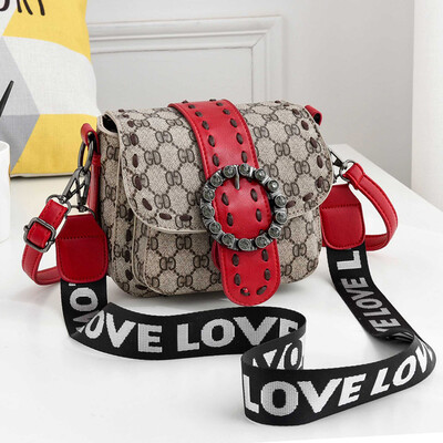 

On the new womens fashion lady simple Korean version of the one-shoulder oblique satchel personality girl bag