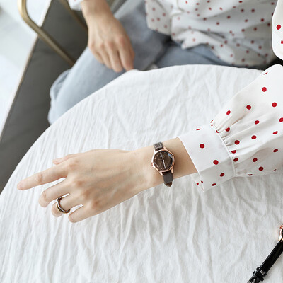 

Ins wind sen temperament Korean fashion retro chic simple belt cool wind student quartz watch female