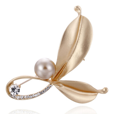 

Casual European Fashion Brooch Top Quality Crystal Gold Plated Leaf Brooch Pins Pearl Brooch For Women And Girl Jewelry