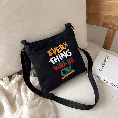 

Ins super fire on the new canvas casual slung packet female 2019 new Korean version of the wild net red shoulder small square bag