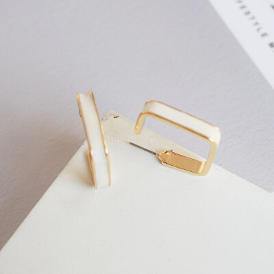 

In 2019 the new brand design opening C-series earrings generous minimalist temperament wild Korean earrings for women