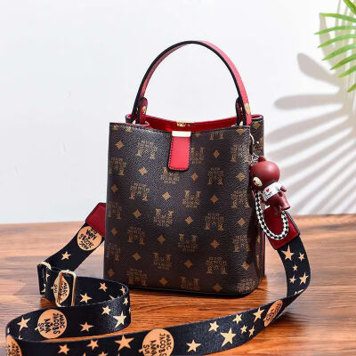 

Female bag 2019 spring new Korean version of the fresh fashion handbag shoulder Messenger bag