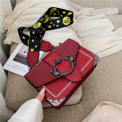 

Summer new French small bag female 2019 new fashion retro wild wide shoulder strap shoulder slung small square bag