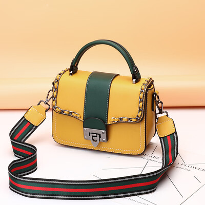 

In summer the Korean version of the New Bag Girl Bag Chao has a wide-band handbag with one shoulder&one shoulder inclined bag