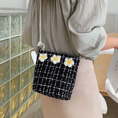 

Net red flowers woolen bucket bag handbag 2019 new wild air shoulder bag ins fashion Messenger bag
