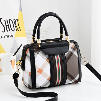 

Bag female 2019 spring&summer new embroidered handbag cool fashion handbags pillow bag wholesale