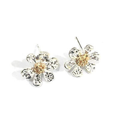 

Elegant Lady Ear Nails Girl Summer Fresh Cute Daisy Flower Earrings