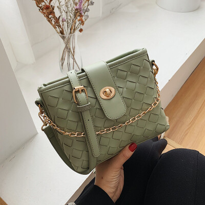 

Bag female new wild lock buckle woven bucket bag fashion chain bill of lading backpack tide