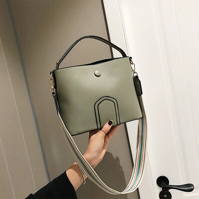 

Advanced foreign gas bag chic simple fashion bucket bag new 2019 wide shoulder belt woman bag single shoulder oblique satchel bag