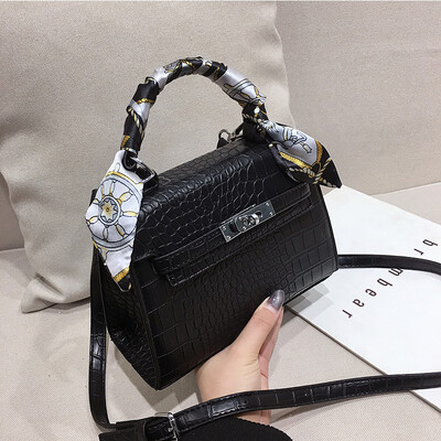 

Harbor style texture small bag female 2019 new wave wild single shoulder slung portable fashion lock retro Kelly bag