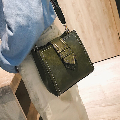 

Ins super fire port wind retro bucket bag high-end bag female 2019 new foreign gas wild fashion Messenger bag