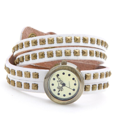 

Womens Vintage Rivets Bracelet Wrist Watch