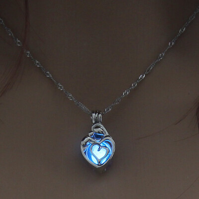 

Glow in the Dark Fashion Women Love Heart-shaped Hollow Pendant Chain Necklace