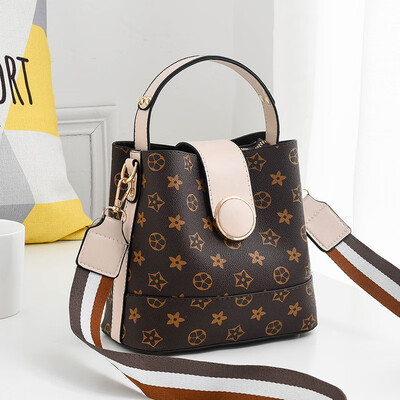 

Female bag 2019 spring&summer new Korean fashion handbag cool shoulder shoulder Messenger bag