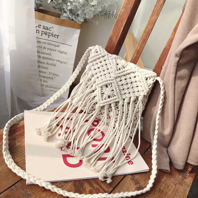 

Net red advanced sense of foreign-style wool knitting bag new 2019 girls on the new shoulder slung tassel bag