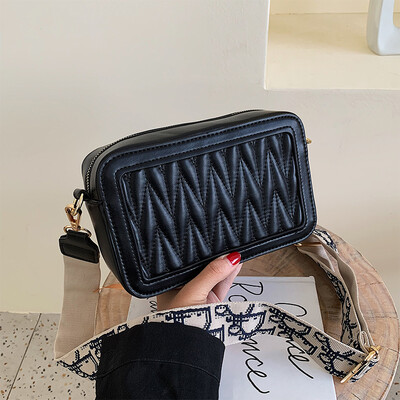 

New texture bag female 2019 new Korean version of fashion casual foreign gas wild broadband shoulder slung small square bag