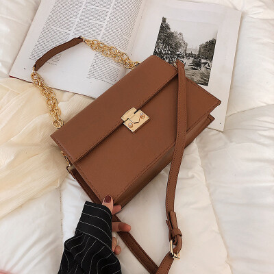 

Qiao Bani 2019 new European&American style fashion street shoot C chain K flip cover bills shoulder diagonal cross trend handbags