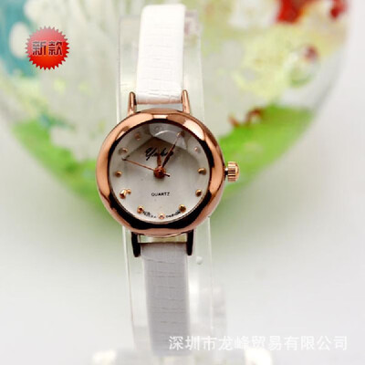 

Fashionable Vintage Women Quartz Watch Fashion Watches Wristwatch with PU Strap Band