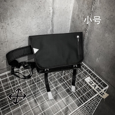 

Baggage girl Li now has the same type of diagonal bag man hip-hop cool outdoor dead flying bag single shoulder bag postman bag