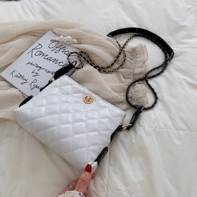 

Ins summer fashion high-grade foreign-style Lingge chain bag womens new 2019 Korean Joker slung bag