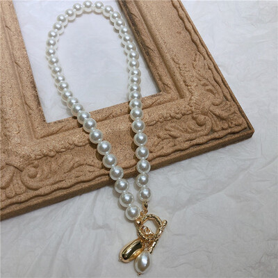 

Gold Color Queen Coin Pendant Necklace for Women Imitation Pearls Cross Choker Necklace Short Interlocking 2019 Fashion Jewelry