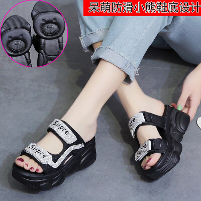 

Slippers woman 2019 new Korean version of Baihuan muffin thick bottom summer network celebrity water drill cubs increase sandals a