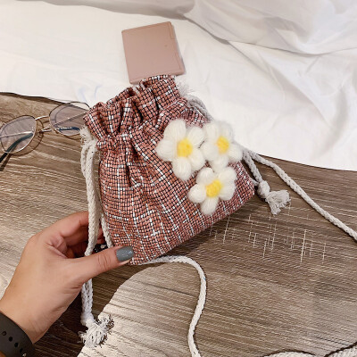 

2019 new fashion lattice crossbody bag little fairy wild temperament shoulder bag Sen cute flower bucket bag