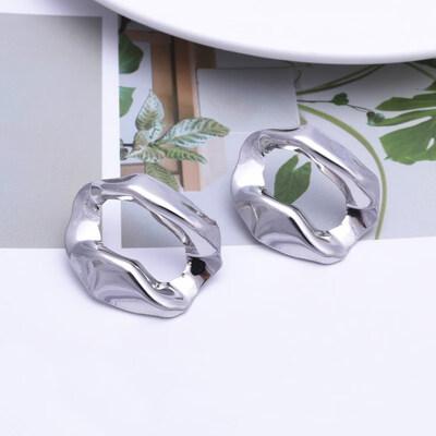

European Trendy Geometric Metal Big Drop Earring For Women Leaf Flower Round Brincos Statement Earring Party Jewelry Model Show